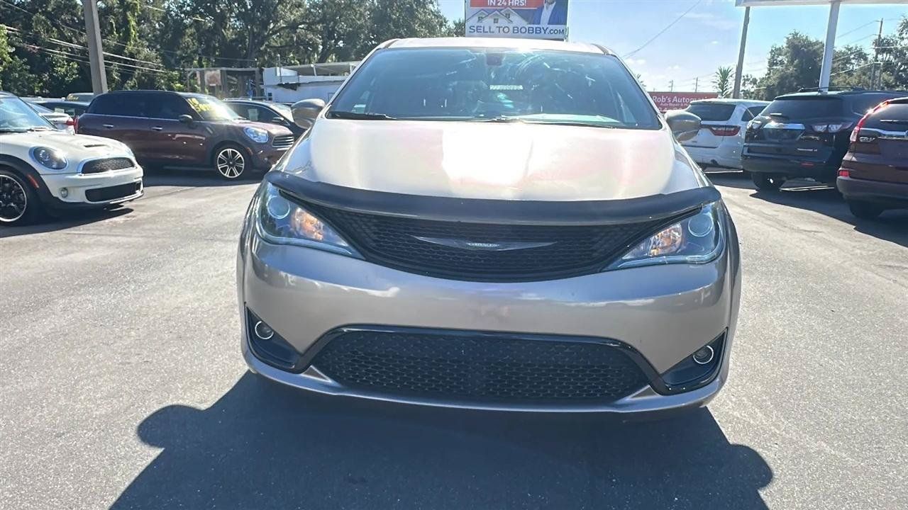 Used 2018 Chrysler Pacifica Touring Plus w/ S Appearance Package FWD image 4
