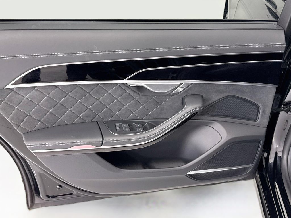 Used 2024 Audi S8 AWD/4WD image 25
