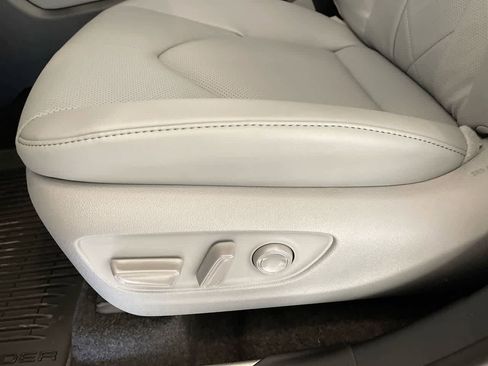 New 2026 Toyota Highlander Platinum image 13