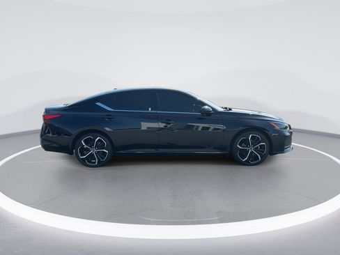 Used 2023 Nissan Altima 2.5 SR w/ SR Premium Package FWD image 9
