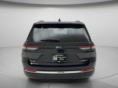 Used 2023 Jeep Grand Cherokee Laredo AWD/4WD image 4