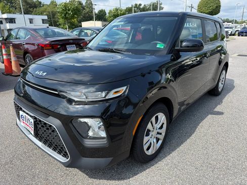 Used 2022 Kia Soul LX FWD image 3