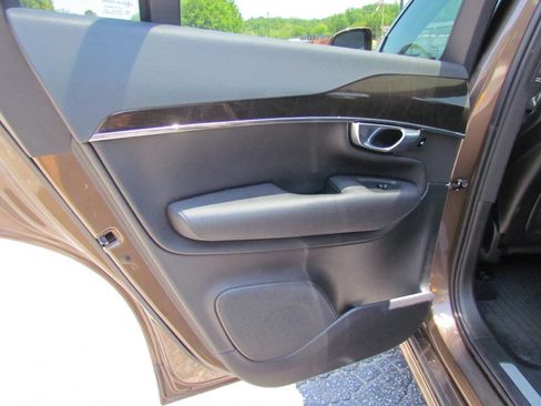 Used 2017 Volvo XC90 T6 Momentum w/ Vision Package AWD/4WD image 12