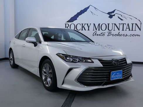 Used 2021 Toyota Avalon XLE image 1