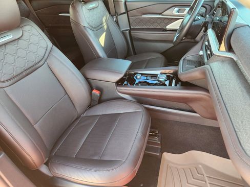 Used 2025 Ford Explorer Platinum w/ Ultimate Package image 16