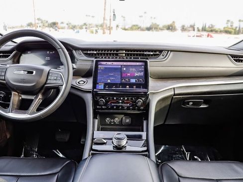 Certified 2024 Jeep Grand Cherokee L Limited w/ Luxury Tech Group II image 14