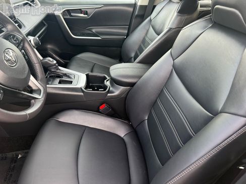 Used 2025 Toyota RAV4 XLE Premium image 12