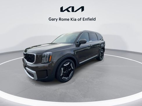 Used 2024 Kia Telluride EX image 4