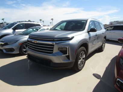 Used 2025 Chevrolet Traverse LT
