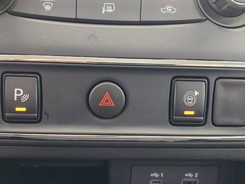 Used 2024 Nissan Titan SV AWD/4WD image 31