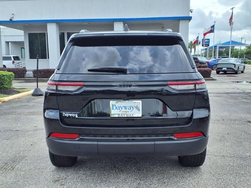 Used 2025 Jeep Grand Cherokee Altitude image 22