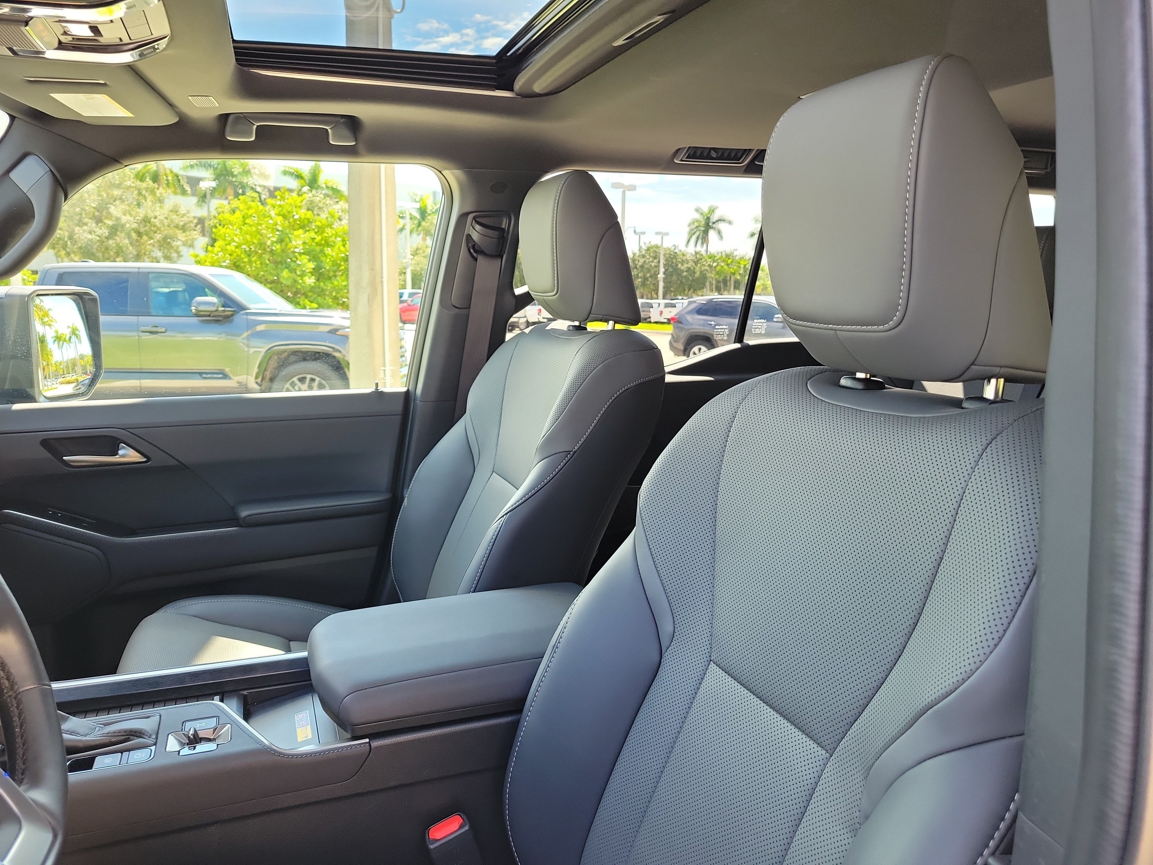 Used 2025 Lexus GX 550 w/ Cold Area Package AWD/4WD image 22
