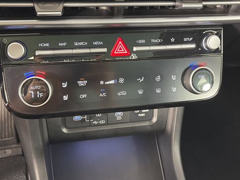 Used 2025 Hyundai Tucson Limited AWD/4WD image 25