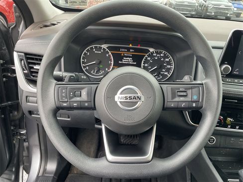 Used 2021 Nissan Rogue SV image 14