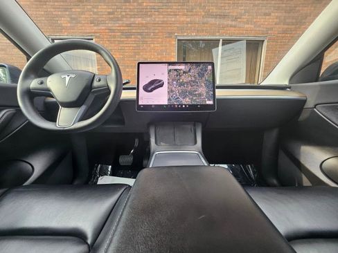 Used 2022 Tesla Model Y Long Range AWD/4WD image 37