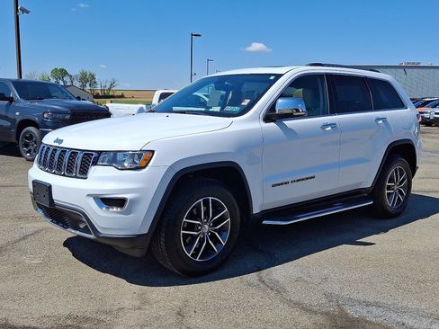 Used 2018 Jeep Grand Cherokee Limited AWD/4WD image 3