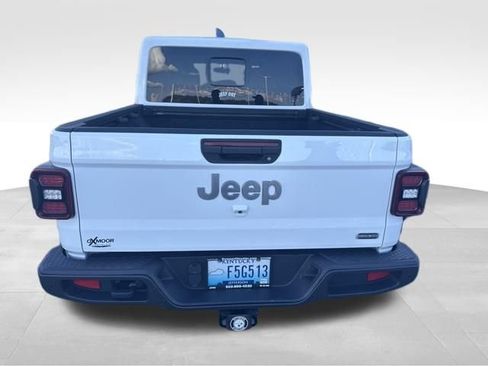 Used 2020 Jeep Gladiator Overland AWD/4WD image 6