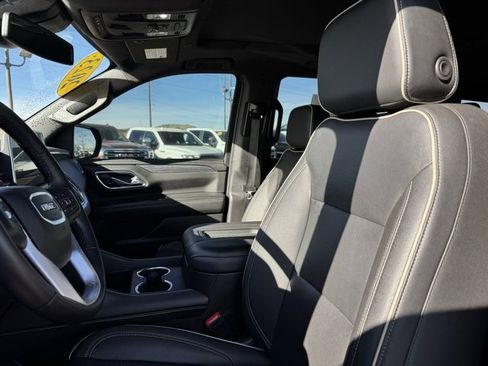 Used 2023 GMC Yukon SLT image 12