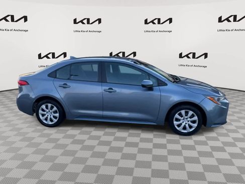 Used 2022 Toyota Corolla LE image 9