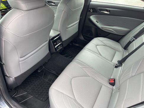Used 2019 Toyota Avalon Limited w/ Advanced Safety Package image 12