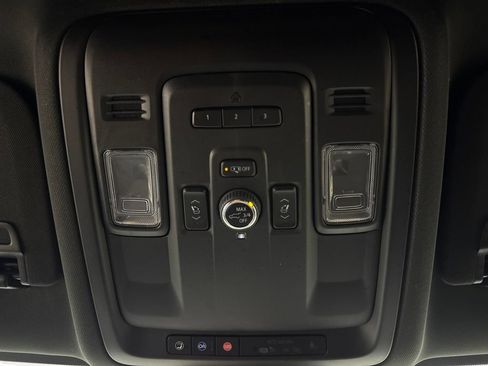 Used 2024 Chevrolet Suburban Z71 w/ Luxury Package AWD/4WD image 26