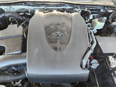 Used 2018 Toyota Tacoma TRD Sport image 22