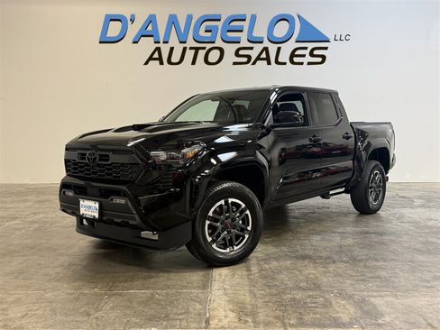 Used 2026 Toyota Tacoma TRD Sport AWD/4WD image 1
