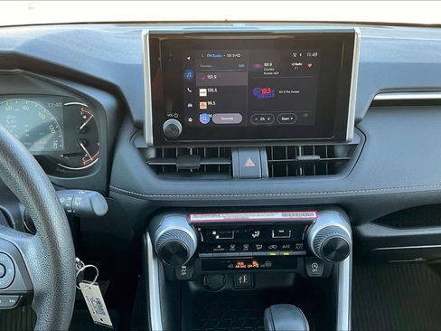 Used 2024 Toyota RAV4 LE image 7