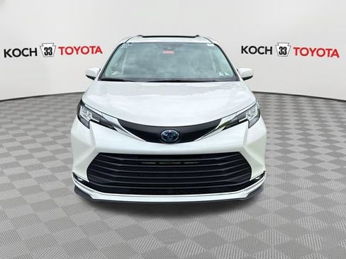 Used 2021 Toyota Sienna XLE w/ XLE Plus Package AWD/4WD image 2