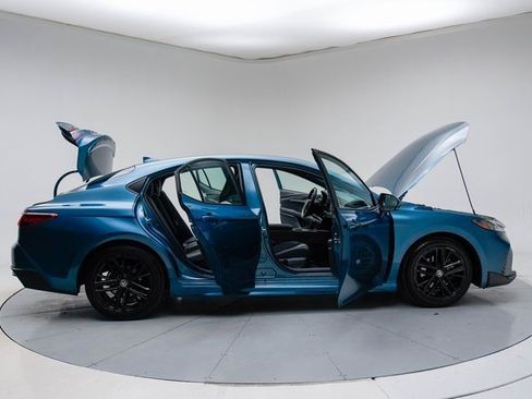 Used 2025 Toyota Camry SE image 16