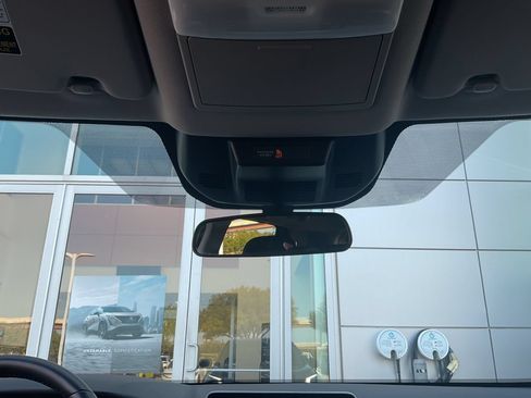 Used 2025 Nissan Rogue SV FWD image 18