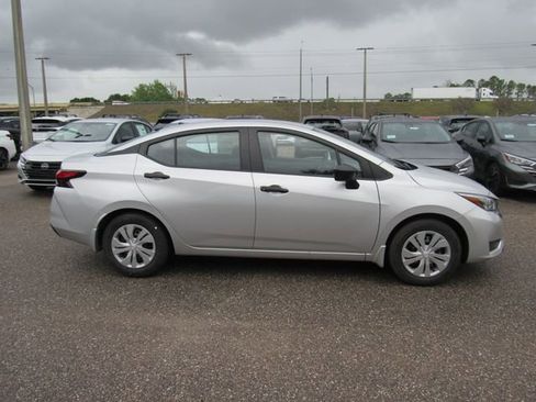 New 2025 Nissan Versa S w/ Trunk Package FWD image 2