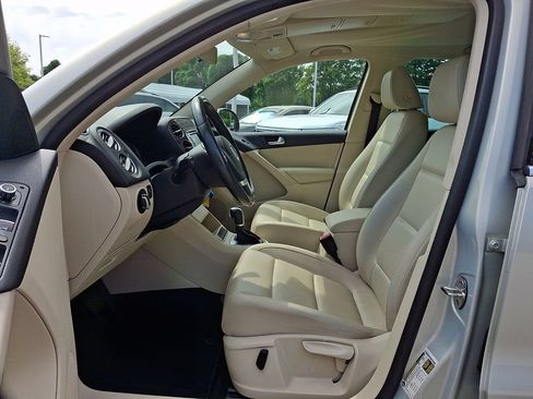 Used 2013 Volkswagen Tiguan SE FWD image 13