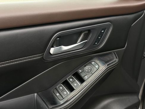 Certified 2023 Nissan Rogue SL w/ SL Premium Package FWD image 13
