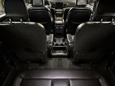 Used 2020 Ford Explorer XLT w/ Equipment Group 202A image 21