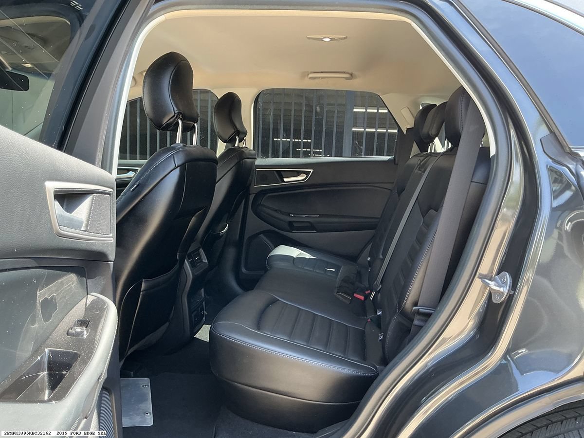 Used 2019 Ford Edge SEL w/ Equipment Group 201A FWD image 9