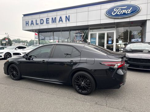 Used 2022 Toyota Camry SE w/ Carpet Mat Package (TMS) FWD image 9