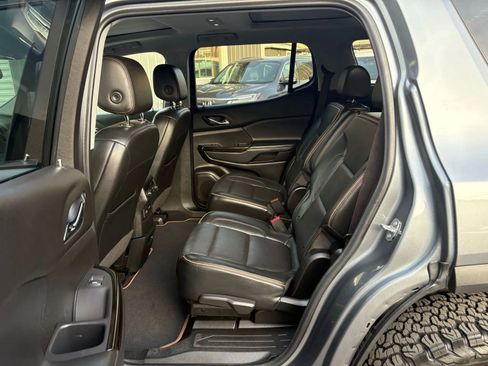Used 2022 GMC Acadia AT4 w/ Technology Package image 12