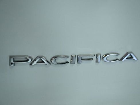 Used 2024 Chrysler Pacifica Limited FWD image 12