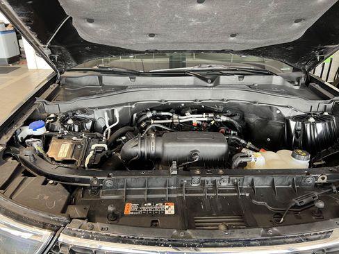 Used 2024 Ford Explorer XLT AWD/4WD image 10