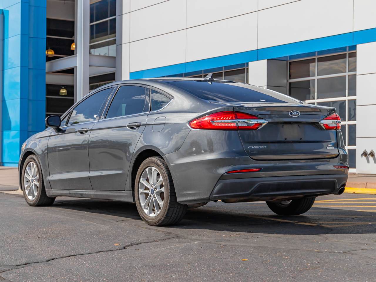Used 2020 Ford Fusion SE FWD image 3