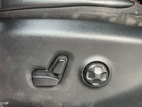 Used 2020 Chrysler Pacifica Limited image 15