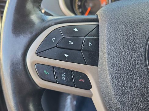 Used 2017 Jeep Cherokee Latitude w/ Cold Weather Group image 23