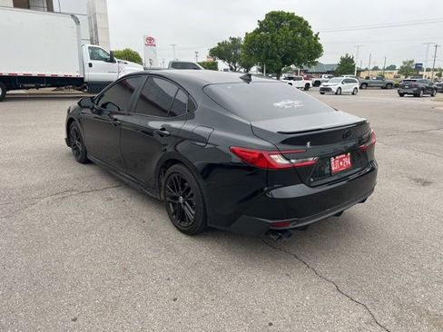 Used 2025 Toyota Camry SE w/ Convenience Package FWD image 3