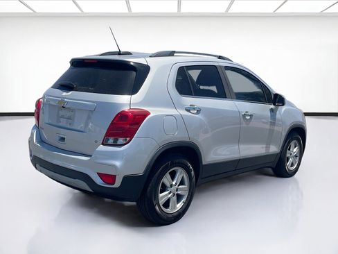 Used 2018 Chevrolet Trax LT w/ LT Convenience Package FWD image 4
