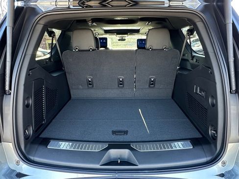 New 2026 Chevrolet Suburban Premier image 25