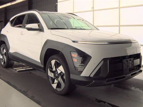 Used 2024 Hyundai Kona Limited AWD/4WD image 3