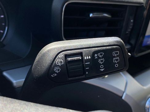Used 2022 Ford Explorer XLT w/ Equipment Group 202A AWD/4WD image 31