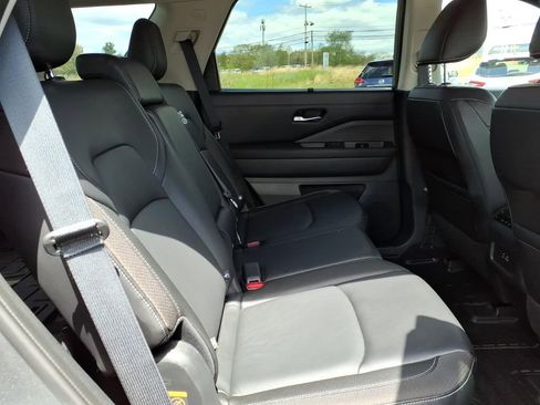 Certified 2024 Nissan Pathfinder SL AWD/4WD image 11