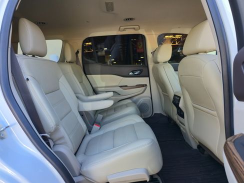 Used 2019 GMC Acadia Denali w/ Technology Package FWD image 38
